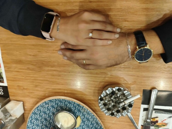 Sevgili bilekliği takmak saçma mı?