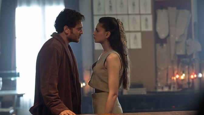 Sevgili bilekliği takmak saçma mı?