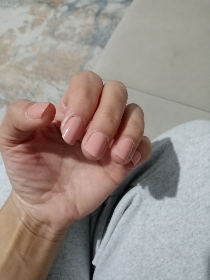 Bu renk oje nasıl tırnaklarım kotu mu?