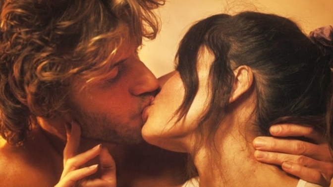 Aşk, seksi daha legal yollarla yapmak için bir bahane midir?