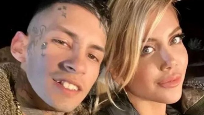 Wanda Nara, açtığı canlı yayında yeni sevgilisi L-Gante ile öpüştü. Wanda için skandal kraliçesi diyebilir miyiz?