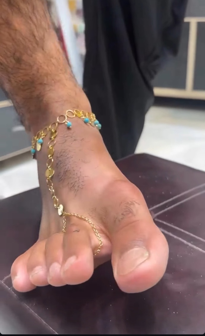 Hanimiş en güzel ayak imkanı olanlar en iyi ayak pozunu atsın lütfen atarmısınız😀 ?