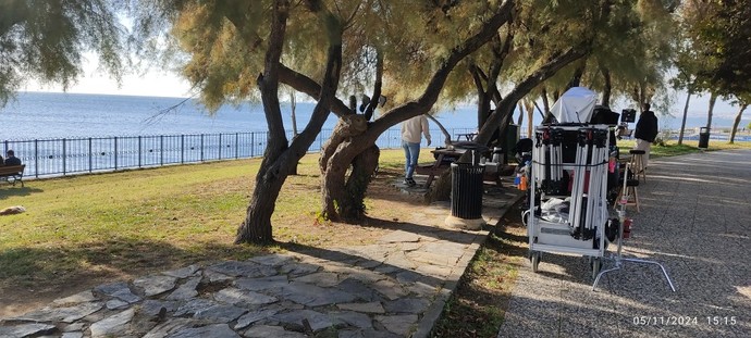 Kimler geldi kimler geçti dizi setinde çekim için oyuncularla yemek yiyorum. Bu diziyi bilen var mı?