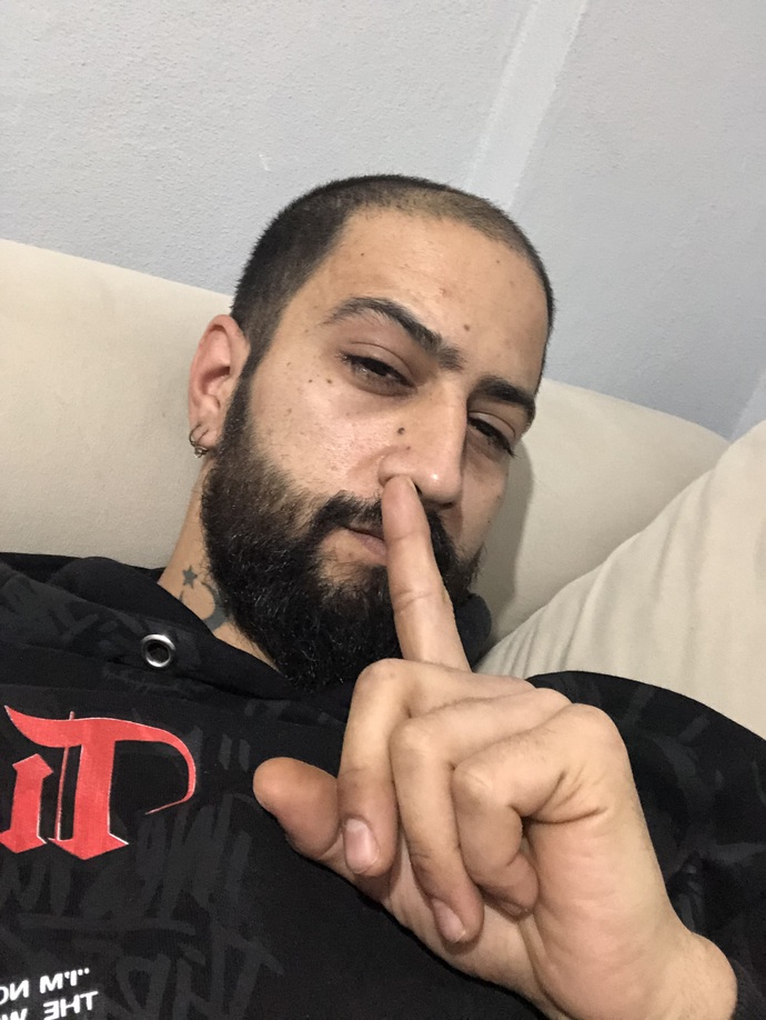 İnstagrama ciddiyetsiz bi foto atıcam hangisini atim?