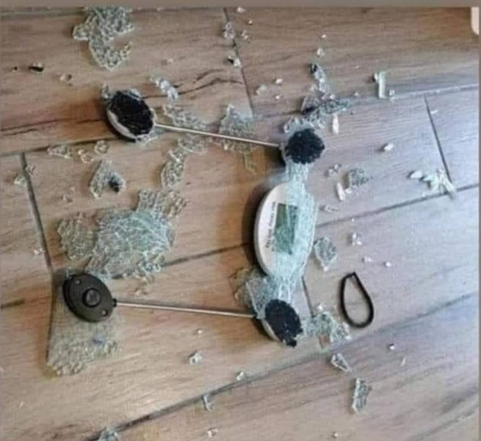 Kaç kiloyum bakayım dedim tartıya birşeyler neden acaba? hepsi nazardan yoksa benim kemiklerim iri🤭🤭🤭?