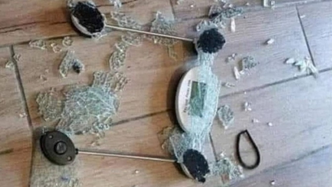 Kaç kiloyum bakayım dedim tartıya birşeyler neden acaba? hepsi nazardan yoksa benim kemiklerim iri🤭🤭🤭?