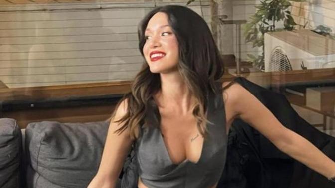 Hazal Subaşı galaya iddalı tarzı olan siyahlar içinde geldi! Sence nasıl?