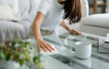 Masa ve kapıların hızlıca tozunu almak için pratik önerileriniz var mı?