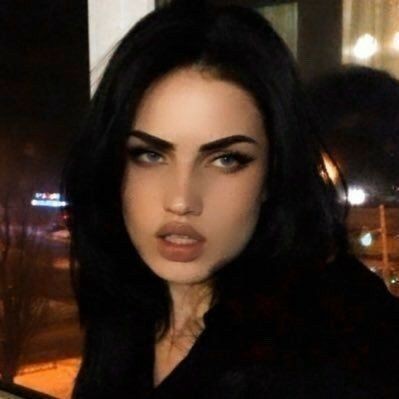 Düz kaşlar mi kavisli kaşlar mi?
