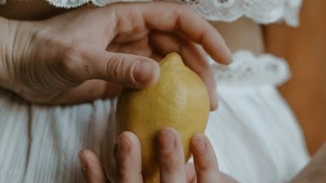 Yüze direkt limon sürülür mü?