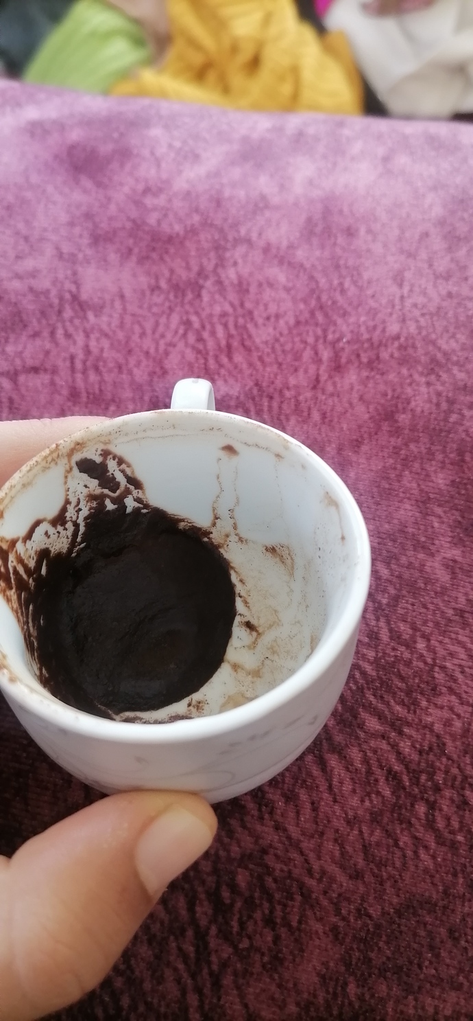 Kahve falımda neler görüyorsun. Bakar mısın?