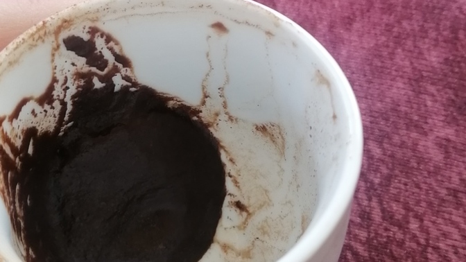 Kahve falımda neler görüyorsun. Bakar mısın?