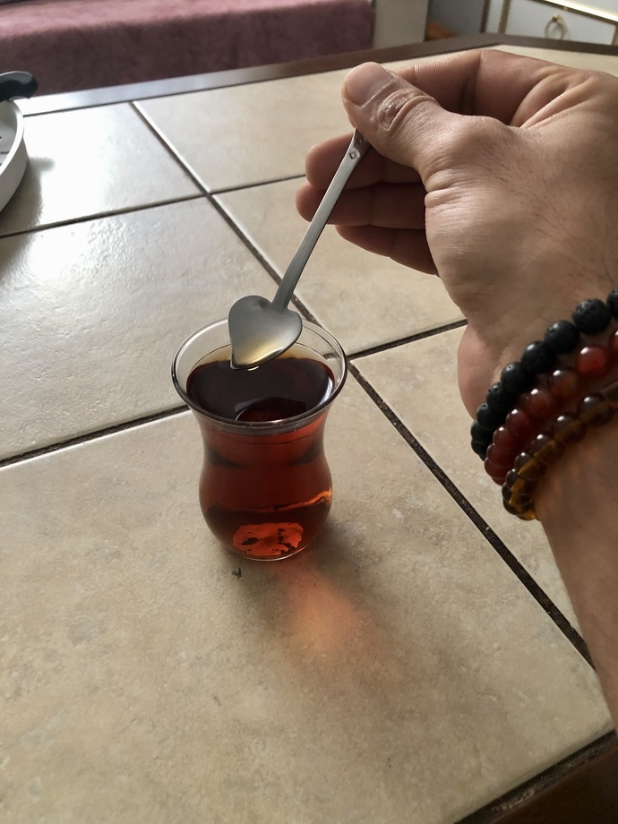 Çay kalığım bile kalpli allahım ben nasıl bir aşk adamıyım böyle 😂?