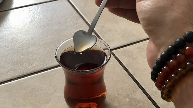 Çay kalığım bile kalpli allahım ben nasıl bir aşk adamıyım böyle 😂?