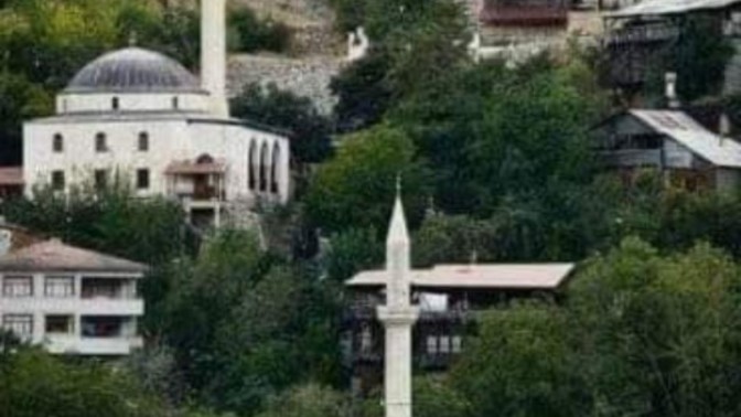 605 kişinin yaşadığı köylere 3 adet cami yaptırılmış neden?