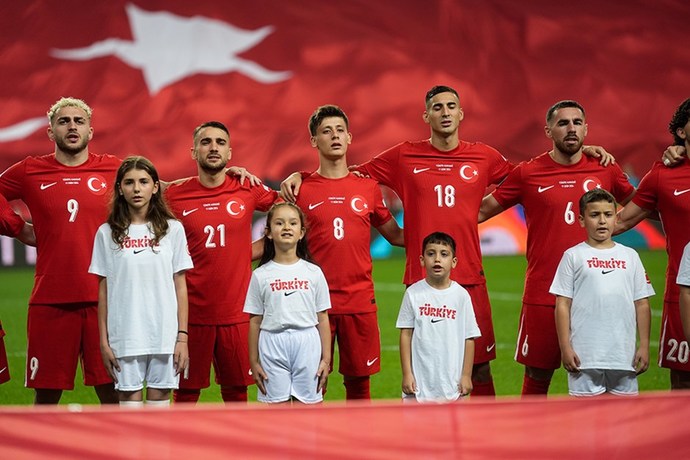A Milli Takımımızın Galler ve Karadağ maçları için aday kadrosu açıklandı. Sence Milli Takım kadrosunda kimler olmalı?