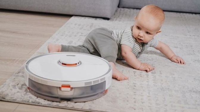 Robot süpürge bebekli ve küçük çocuklu evde Pratik olur mu?