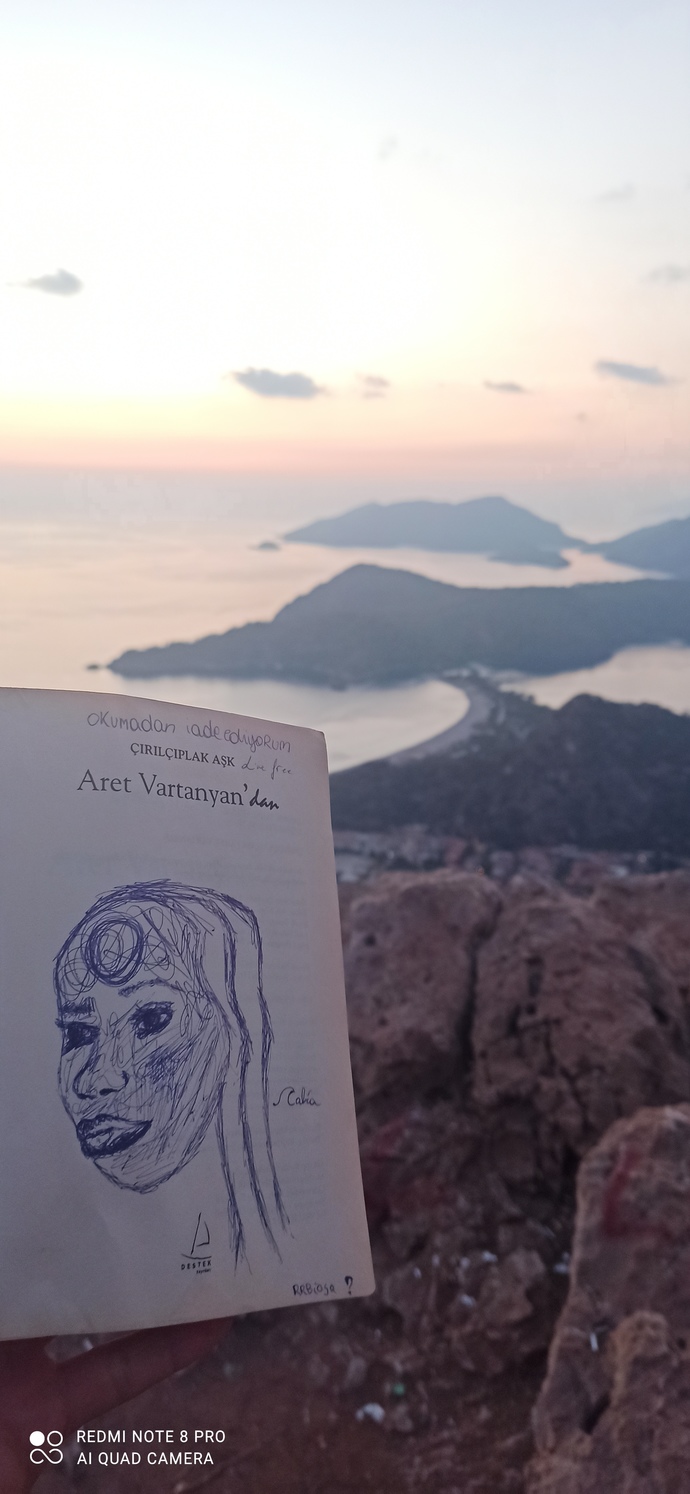 Likya yolunda buldum. Kız bırakmış. Ben de okuyup , yerine birakicam başkasi da okusun.