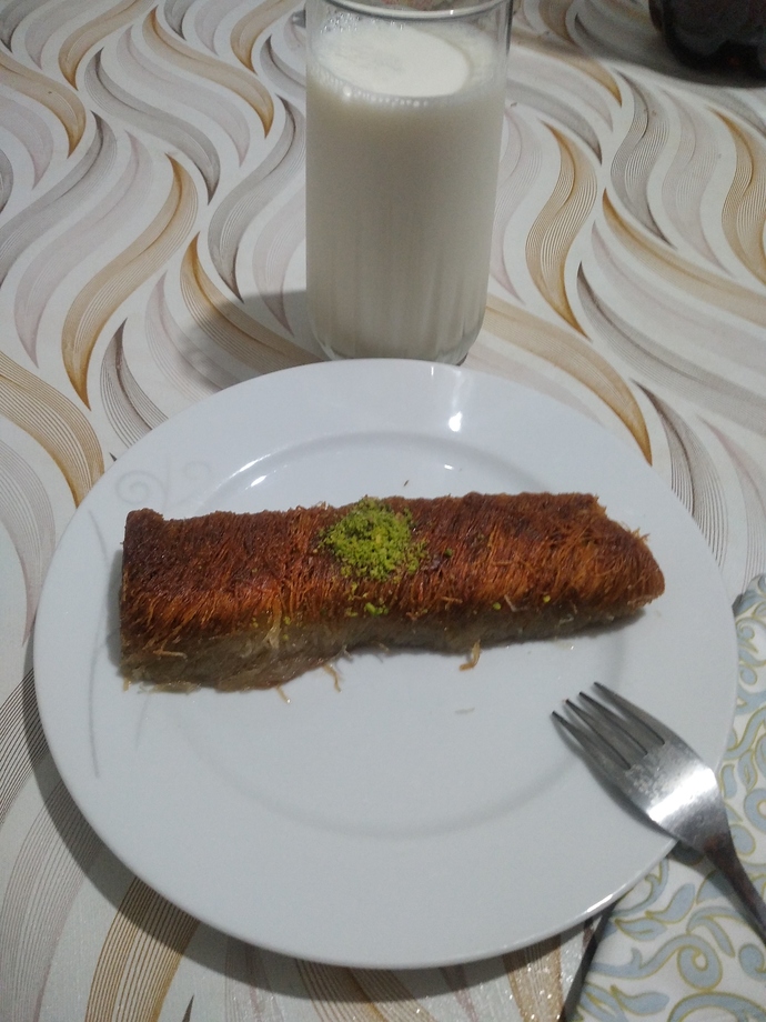 Dubai çikolatası için burma kadayıf seven kızları üzdünüz beyler öyle değil mi 🥺 ?