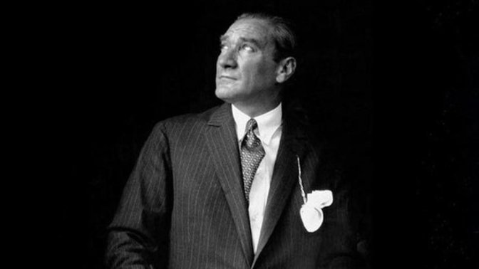Atatürk'ün aramızdan ayrılışının 86. yılında saygıyla anıyoruz. 🖤 Atatürk'e ne söylemek isterdin?