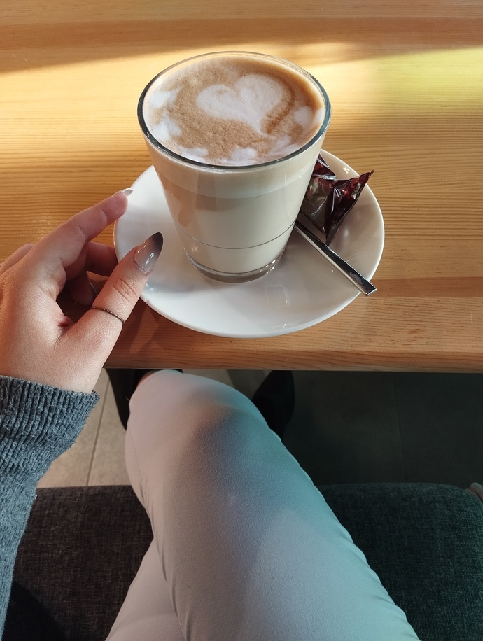 Kahvenizi kiminle içmek isterdiniz☕?