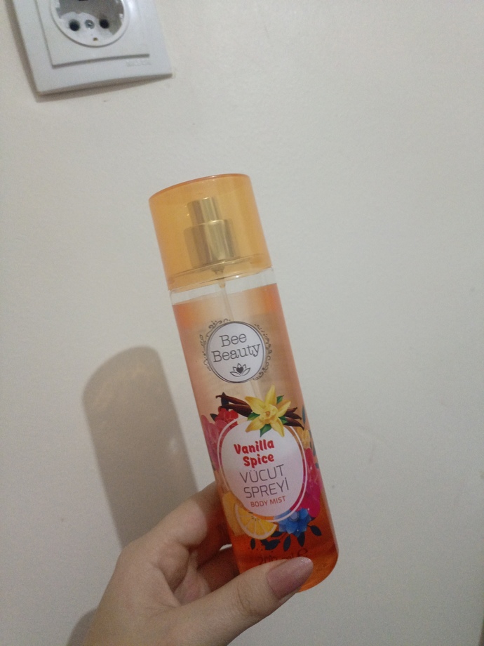Bare vanilla demeyin kullandım ama kalıcı değil böyle mad olur bargello olur cidden kalıcı vanilyalı bunun kokusuna benzer bilen
