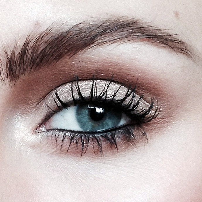 Önerebileceğiniz eyeliner var mı göz içinden akmayan ve bulaşmayan?