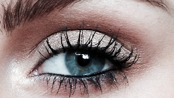 Önerebileceğiniz eyeliner var mı göz içinden akmayan ve bulaşmayan?