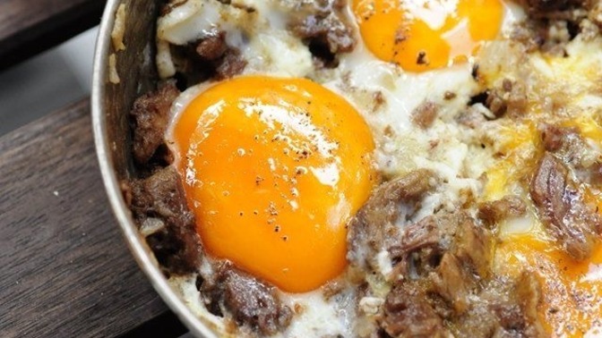 Pazar kahvaltısının yıldızı yumurta; sucuklu mu olmalı, kavurmalı mı?