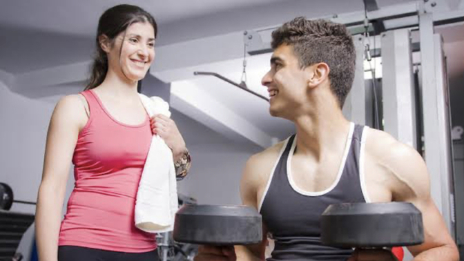 Spor salonunda bakışmayı sever misiniz?