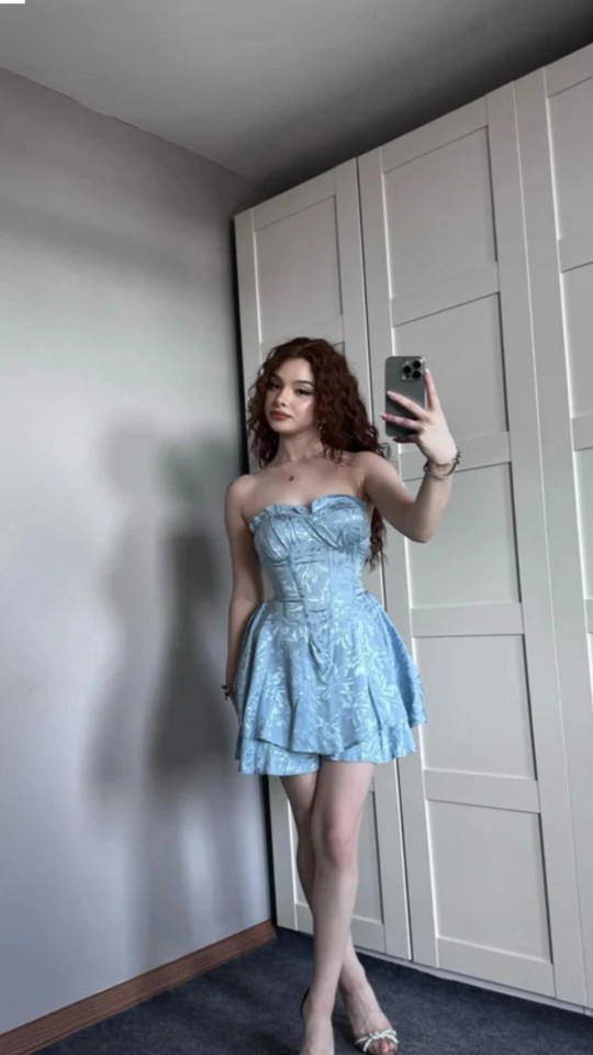 Bu elbise cok iyi değil miii?