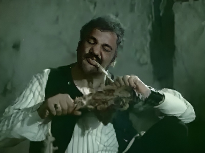 Yemeği kibar mı yersiniz yoksa Allah ne verdiyse mi?