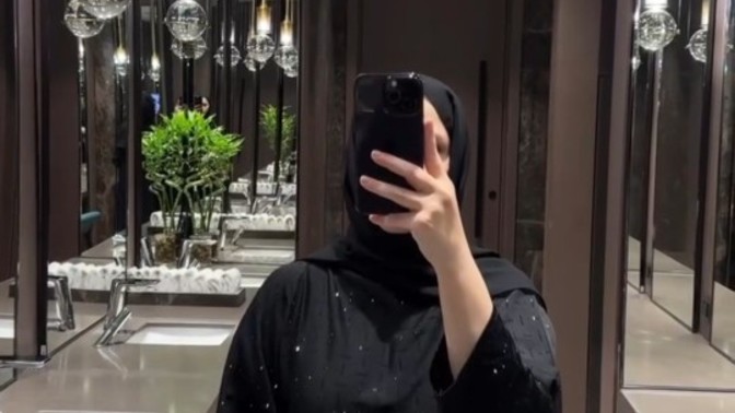 Dışarıda böyle kapalı kızlara neden kimse yanaşmıyor bakıp da?