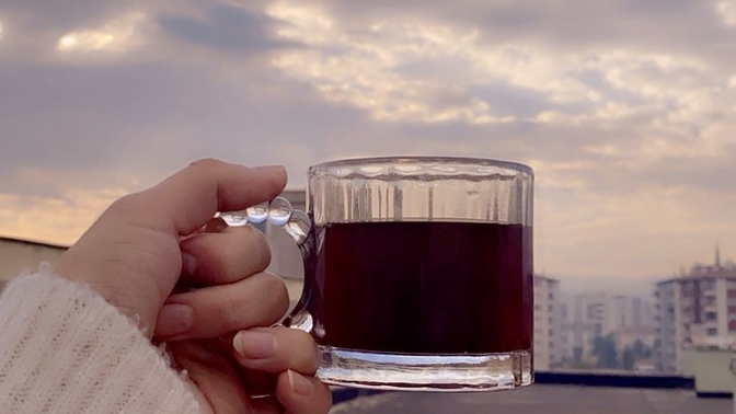 Gün🌙dınlar… Ben mesaideyim 👩‍💻 Sizler ne yapıyorsunuz bu yağmurlu haftasonunda?
