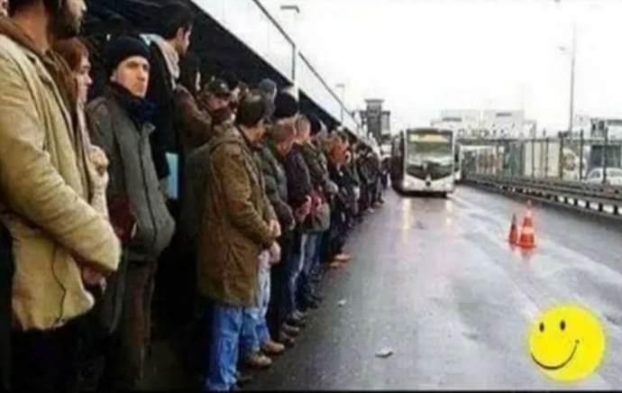 Saat kaçta toplanırsınız? paylaşım yapacamda boşa gitmesin🤭🤭🤭🤭?