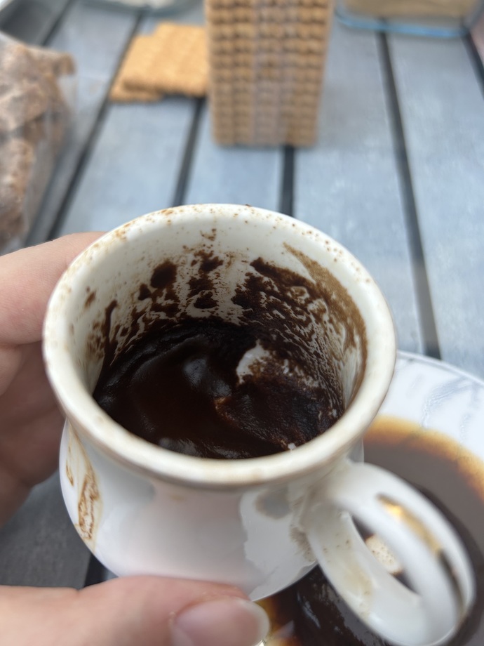 Kahve falı bakan var mı?