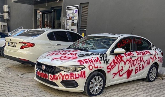 Arabanı böyle bulsan ne yaparsın?