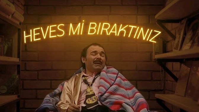 Mutlu anlarınızda aklınıza gereksiz anılarınız geliyor mu?