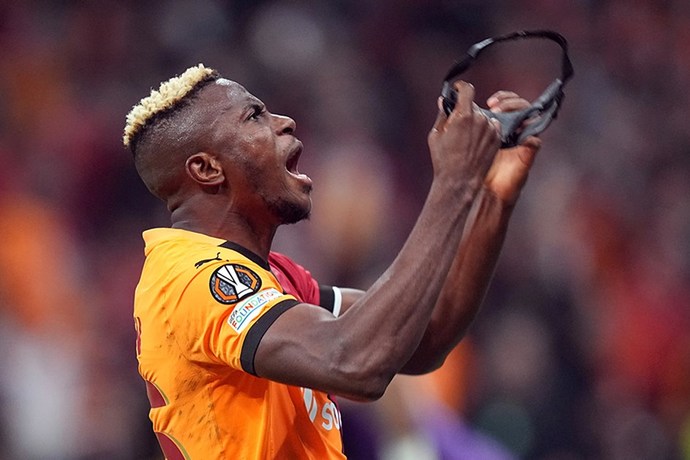 Galatasarayda Osimhen fırtınası! Sizce yıldız forvetin bonservisi alınmalı mı?