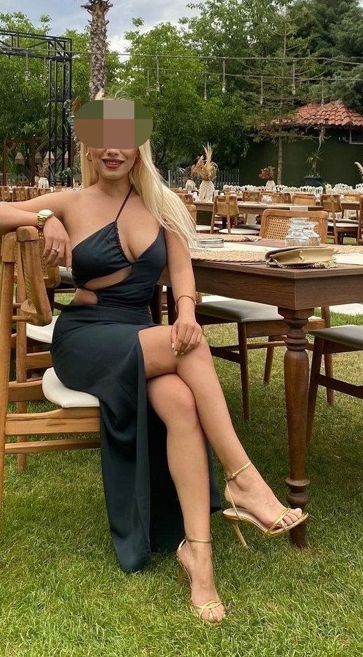 Karın bir düğünde bu elbiseyi giyebilir mi?
