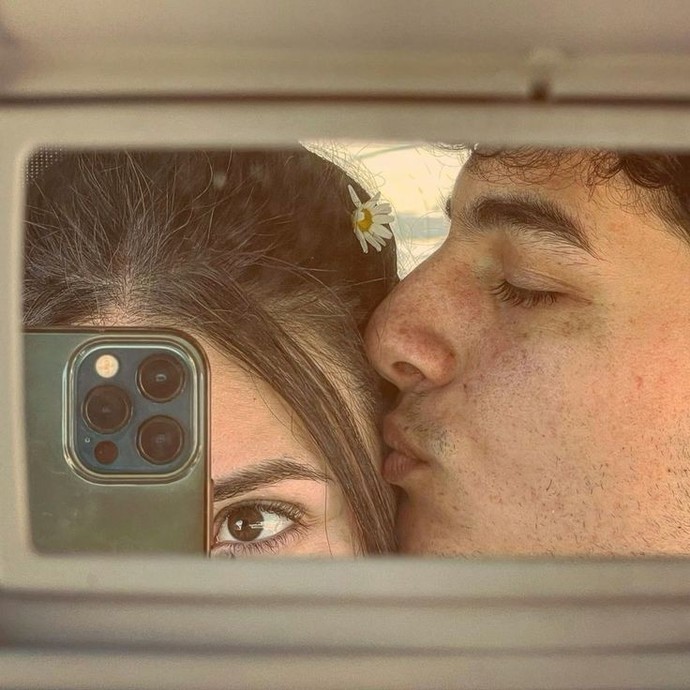 Aşkı bir kelime olarak tanımlasan bu ne olurdu?
