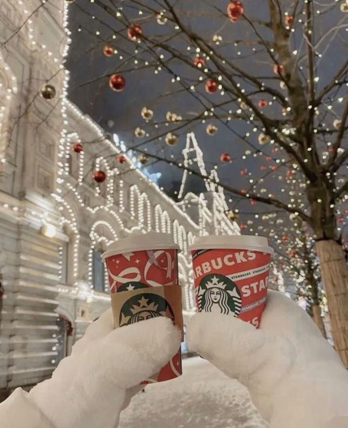 Yılbaşı efsanesi Toffee Nut Latte geri döndü. Starbucksın bu içeceğini seviyor musun?