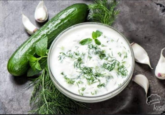 Cacık yan yemek mi ana yemek mi?