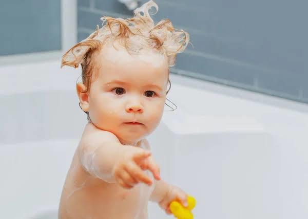 Bebeğe gece banyo yaptırılır mı?