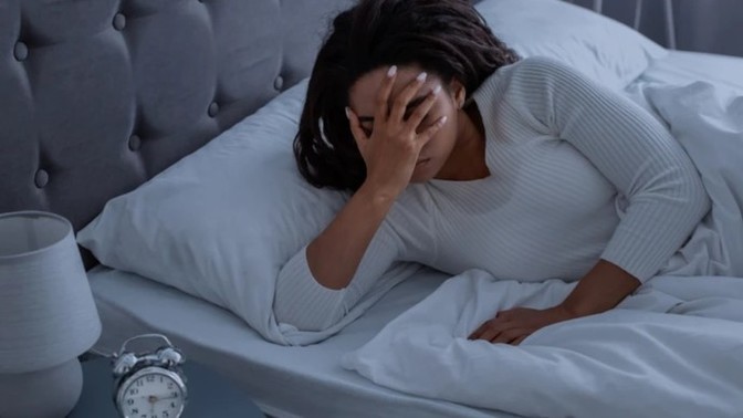 Uyurken uyandım ve tekrar uyuyacaktım o esnada sanki biri boynumu sıktı boğuluyor gibi oldum ve uyandım. bu neden olur?
