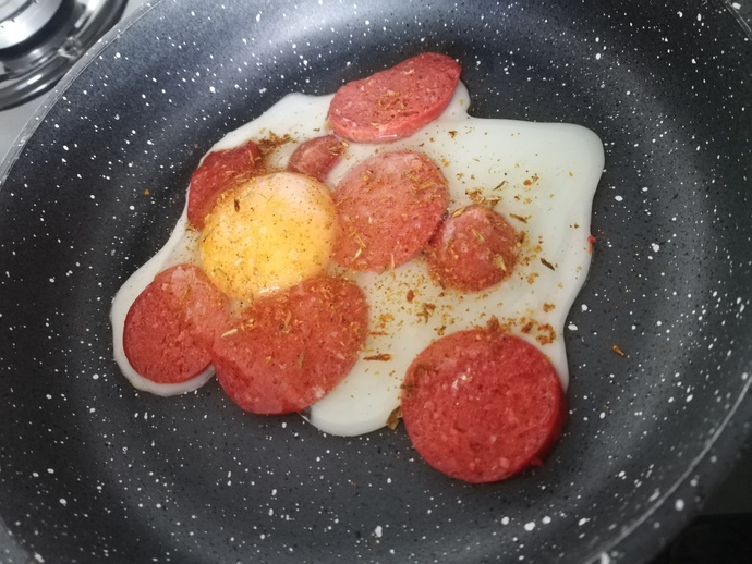 Bizimki sucuklu yumurtaydı 🤤