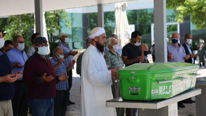 Kendi cenazenizi izlemek ister miydiniz?