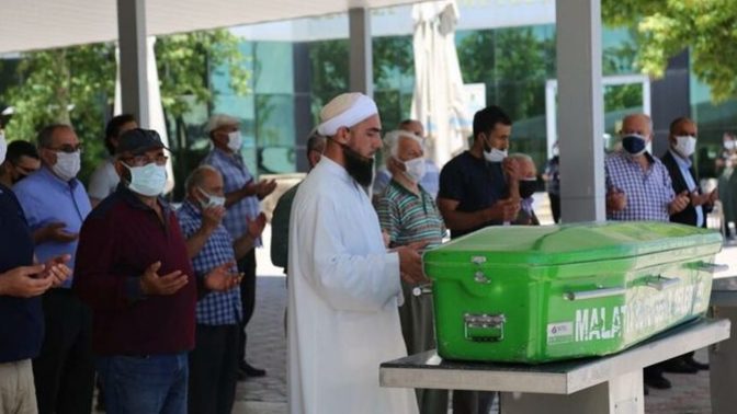 Kendi cenazenizi izlemek ister miydiniz?