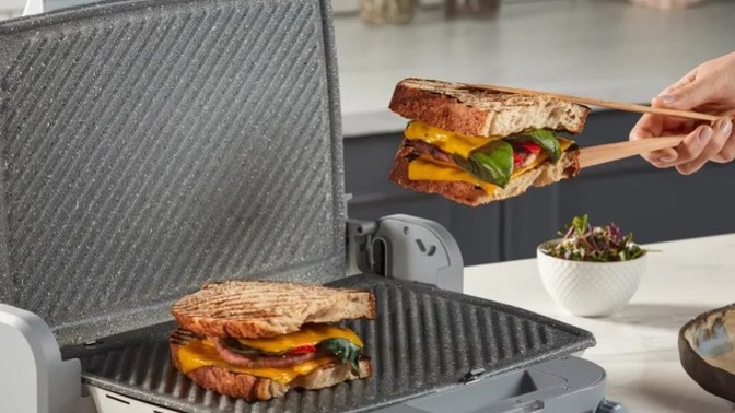Kaliteli, uzun ömürlü bir tost makinesi arıyorum. Marka ve model olarak ne önerirsiniz?