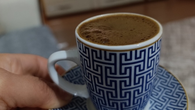40 yaşında olup 30 yaşında gösteren kadınlar ne yapıyorlar acaba? Ben kahve içiyorum merak ediyorsanız 😀 ?